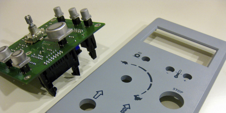 Conception du panneau de commande pour l'Easymount de chez Vivid Laminating Technologies