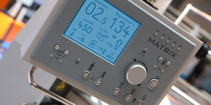 Conception du panneau de commande pour le Matrix 530 de chez Vivid Laminating Technologies