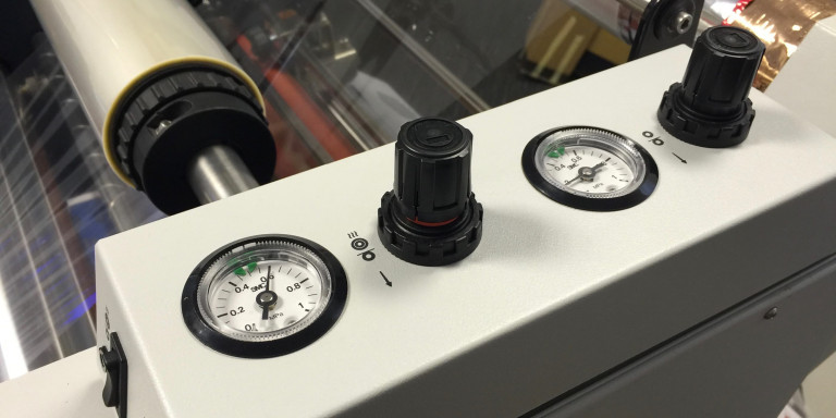 Design industriel d'un boîtier de commande pneumatique pour Vivid Laminating Technologies