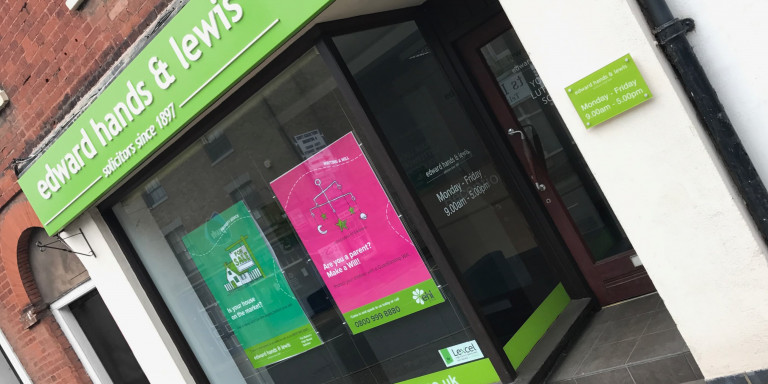 Publicité par affiche pour Edward Hands and Lewis