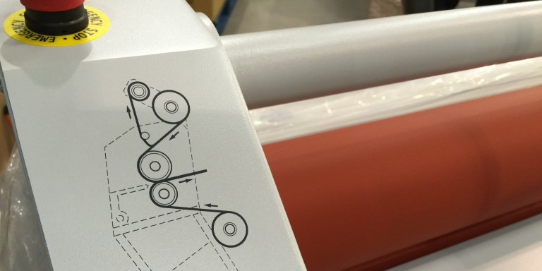 Conception graphique du schéma d'enfilage de film pour Easymount de chez Vivid Laminating Technologies